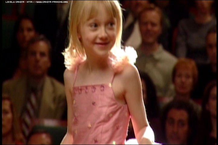 lovely-dakota-uptown-girls-dvd-rockin-style-12.jpg