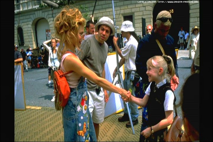 lovely-dakota-uptown-girls-dvd-stills-gallery-03.jpg