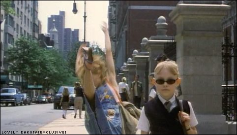 lovely-dakota-uptown-girls-trailer-07.jpg