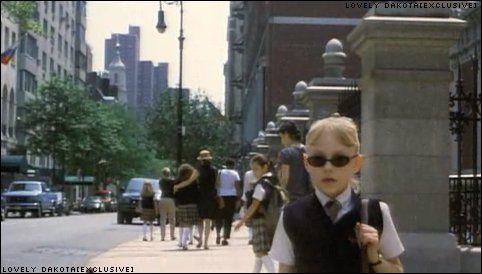 lovely-dakota-uptown-girls-trailer-09.jpg