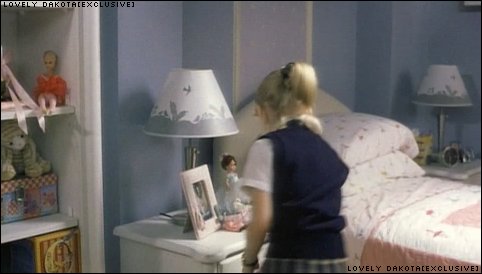 lovely-dakota-uptown-girls-trailer-18.jpg