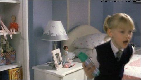 lovely-dakota-uptown-girls-trailer-22.jpg