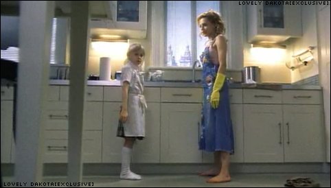 lovely-dakota-uptown-girls-trailer-30.jpg