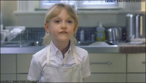 lovely-dakota-uptown-girls-trailer-37.jpg
