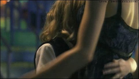 lovely-dakota-uptown-girls-trailer-46.jpg