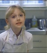 lovely-dakota-uptown-girls-trailer-32.jpg