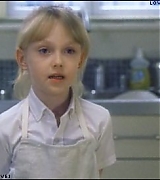 lovely-dakota-uptown-girls-trailer-39.jpg
