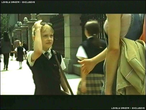 lovely-dakota-uptown-girls-clip-01-07.jpg