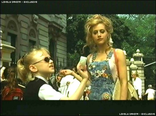 lovely-dakota-uptown-girls-clip-01-09.jpg