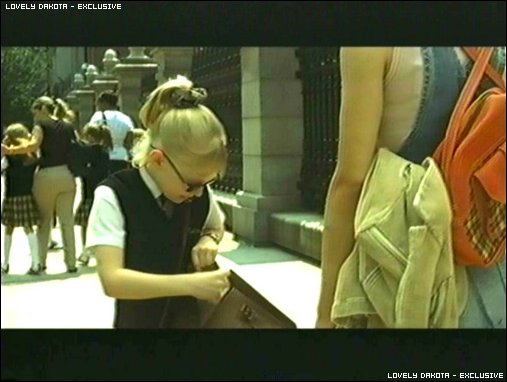 lovely-dakota-uptown-girls-clip-01-10.jpg