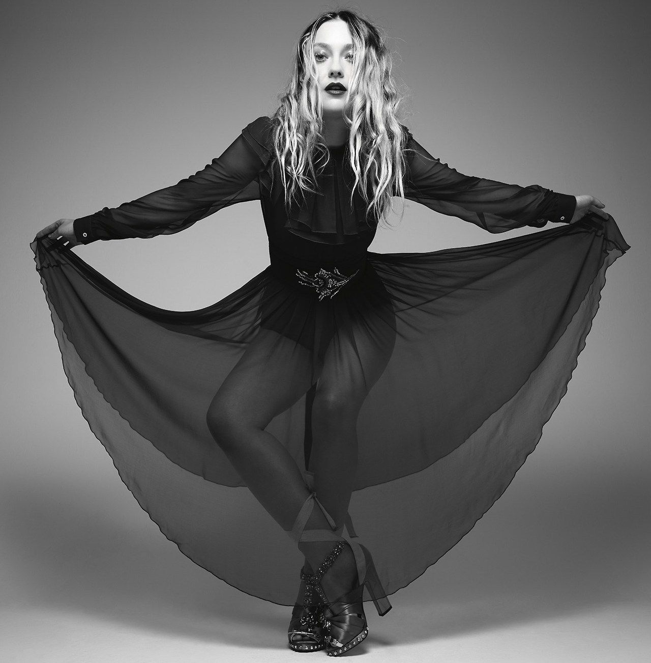 lovelydakota-photoshoot-2017-rankin-007.jpg