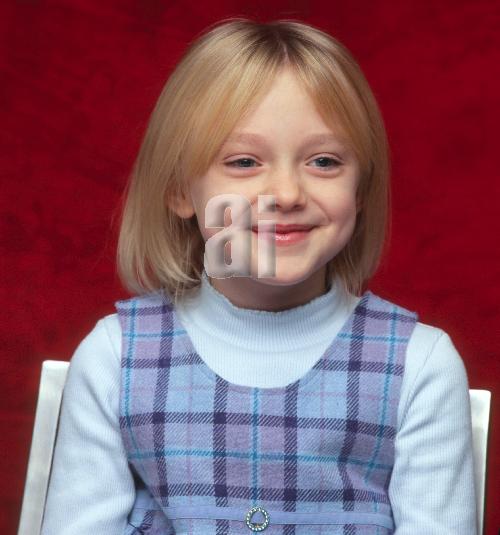 lovely-dakota-portrait-2001-12-04-11.jpg