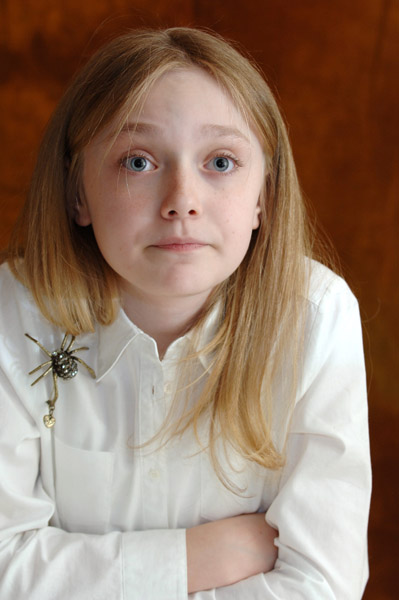 lovely-dakota-portrait-2006-12-02-mq-001.jpg