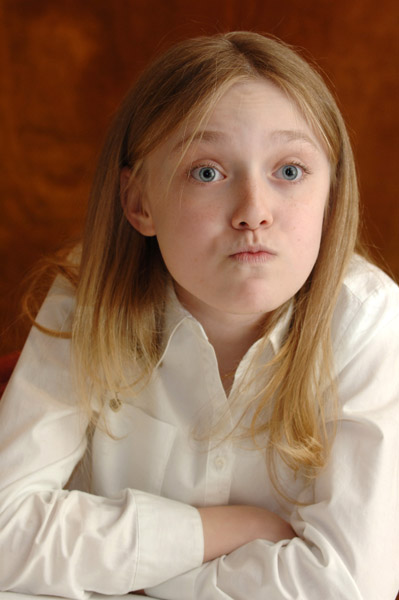 lovely-dakota-portrait-2006-12-02-mq-004.jpg
