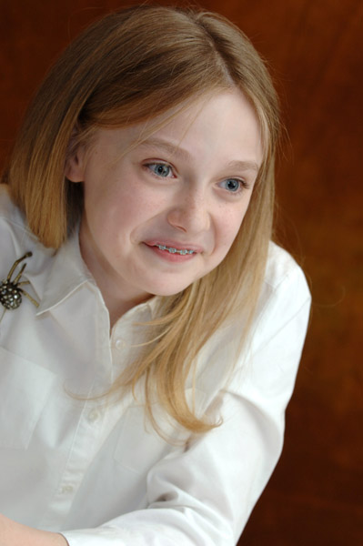 lovely-dakota-portrait-2006-12-02-mq-012.jpg