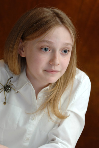 lovely-dakota-portrait-2006-12-02-mq-013.jpg