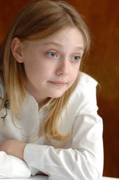 lovely-dakota-portrait-2006-12-02-mq-014.jpg