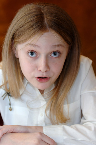 lovely-dakota-portrait-2006-12-02-mq-017.jpg