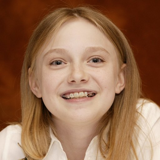 lovely-dakota-portrait-2006-12-02-mq-029.jpg