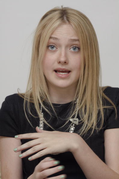 lovely-dakota-portrait-2009-11-06-mq-003.jpg
