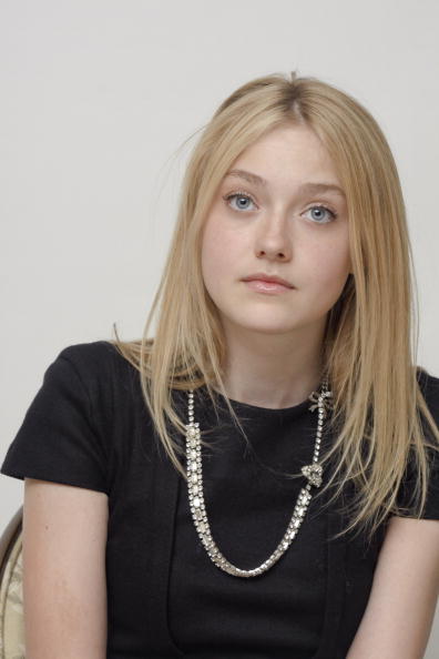 lovely-dakota-portrait-2009-11-06-mq-007.jpg