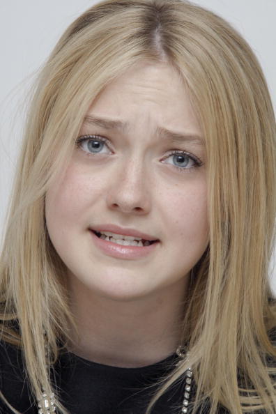 lovely-dakota-portrait-2009-11-06-mq-009.jpg