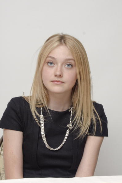 lovely-dakota-portrait-2009-11-06-mq-010.jpg