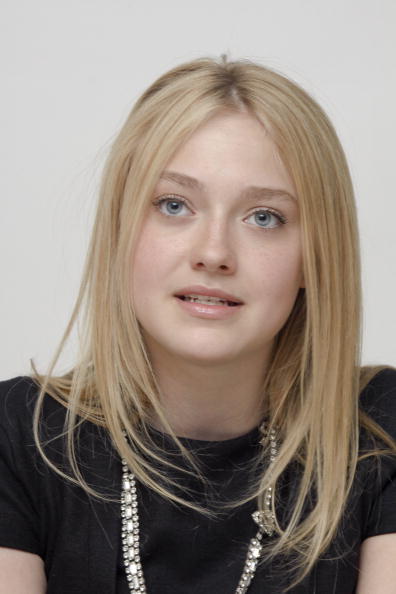 lovely-dakota-portrait-2009-11-06-mq-015.jpg