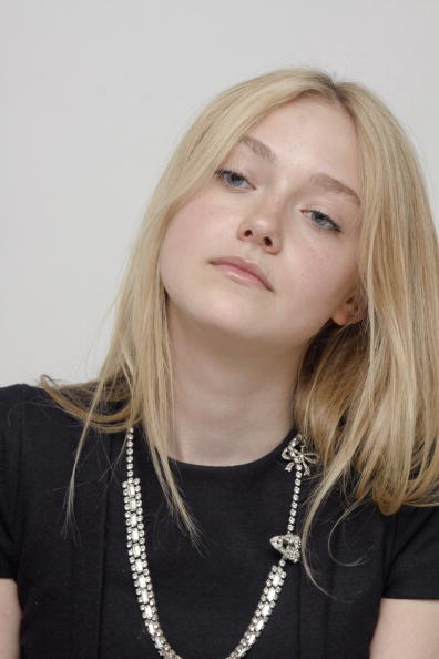lovely-dakota-portrait-2009-11-06-mq-016.jpg