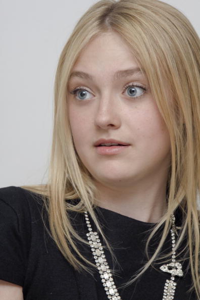 lovely-dakota-portrait-2009-11-06-mq-020.jpg