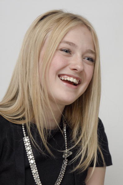 lovely-dakota-portrait-2009-11-06-mq-022.jpg