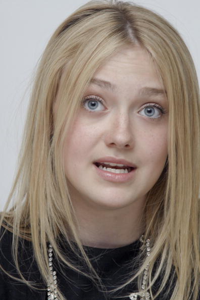 lovely-dakota-portrait-2009-11-06-mq-024.jpg