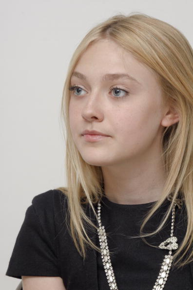 lovely-dakota-portrait-2009-11-06-mq-029.jpg
