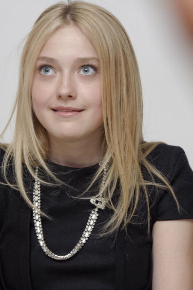 lovely-dakota-portrait-2009-11-06-mq-033.jpg