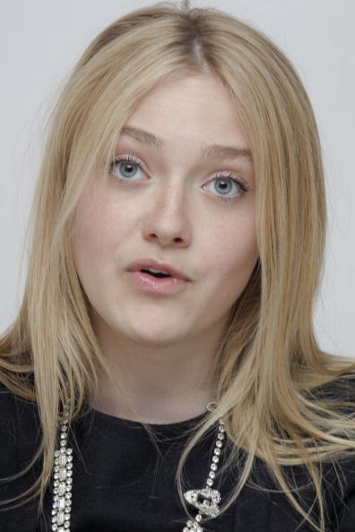 lovely-dakota-portrait-2009-11-06-mq-036.jpg