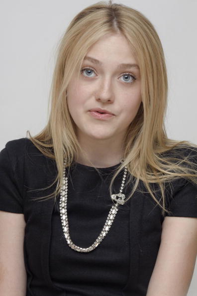 lovely-dakota-portrait-2009-11-06-mq-042.jpg