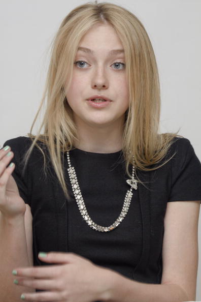 lovely-dakota-portrait-2009-11-06-mq-043.jpg