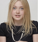 lovely-dakota-portrait-2009-11-06-mq-004.jpg