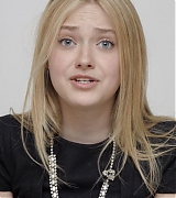 lovely-dakota-portrait-2009-11-06-mq-008.jpg