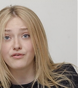 lovely-dakota-portrait-2009-11-06-mq-011.jpg