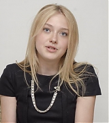 lovely-dakota-portrait-2009-11-06-mq-012.jpg