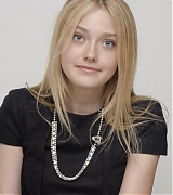 lovely-dakota-portrait-2009-11-06-mq-013.jpg