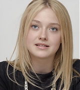 lovely-dakota-portrait-2009-11-06-mq-015.jpg