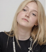 lovely-dakota-portrait-2009-11-06-mq-016.jpg