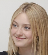 lovely-dakota-portrait-2009-11-06-mq-027.jpg