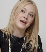 lovely-dakota-portrait-2009-11-06-mq-030.jpg