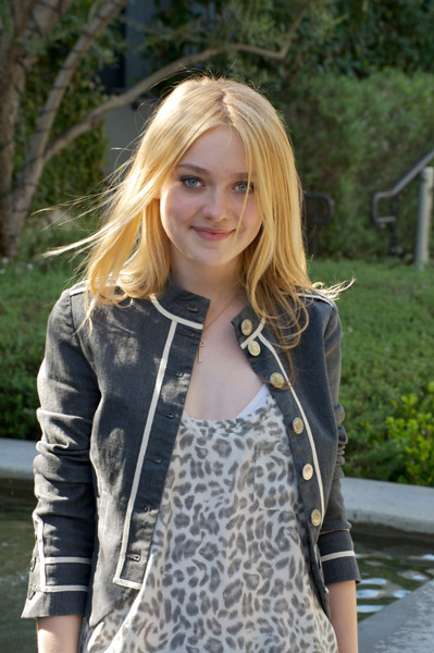 lovely-dakota-portrait-2010-03-11-mq-003.jpg