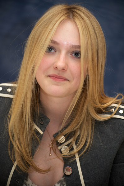 lovely-dakota-portrait-2010-03-11-mq-009.jpg