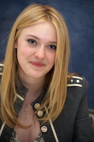 lovely-dakota-portrait-2010-03-11-mq-010.jpg