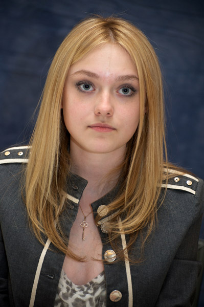 lovely-dakota-portrait-2010-03-11-mq-012.jpg